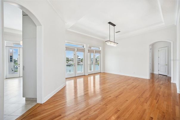 Empty room, Interior, Pendant Lights, Water, Wood Texture Flooring