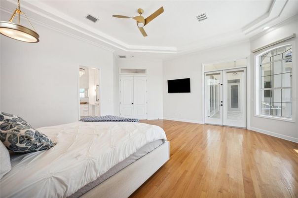 Bedroom, Interior, Pendant Lights, Recessed Lighting, Wood Texture Flooring