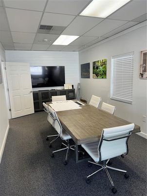 Home Office, Interior