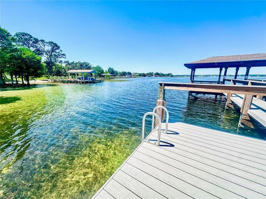 Exterior, Lake