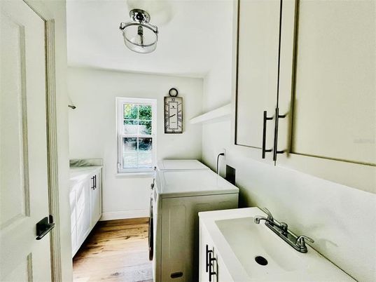 Interior, Washer, Wood Texture Flooring