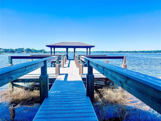 Exterior, Lake