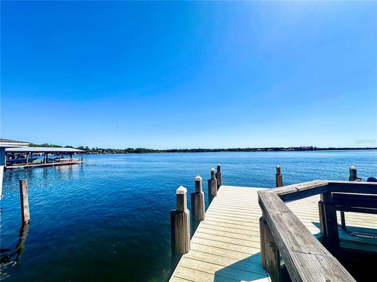 Exterior, Lake