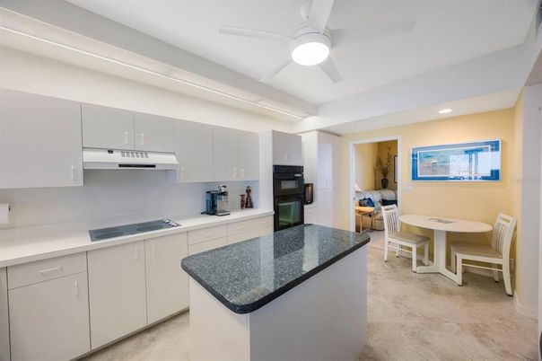 Dining room, Interior, Kitchen, Recessed Lighting