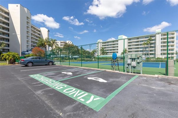 Exterior, Tennis Courts