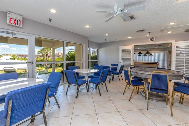 Dining room, Interior, Recessed Lighting