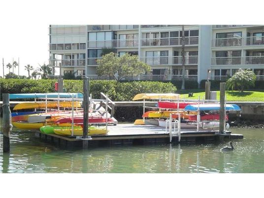Exterior, Lake