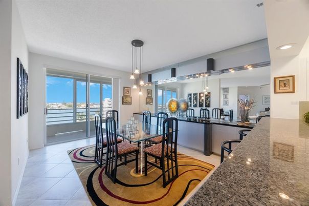 Dining room, Interior, Pendant Lights, Recessed Lighting