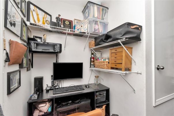 Home Office, Interior