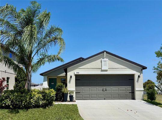 Attached, Exterior, Facade, American Craftsman