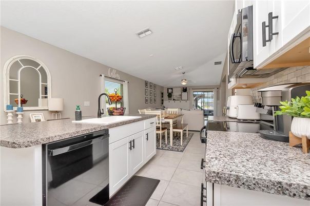 Chandelier, Dining room, Interior, Kitchen