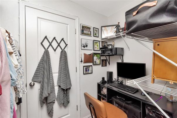 Home Office, Interior