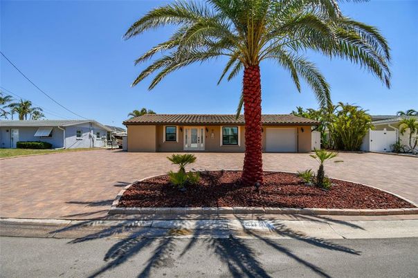 Attached, Exterior, Facade, Ranch