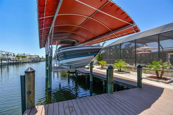 Exterior, Lake
