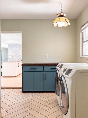 Interior, Washer, Wood Texture Flooring