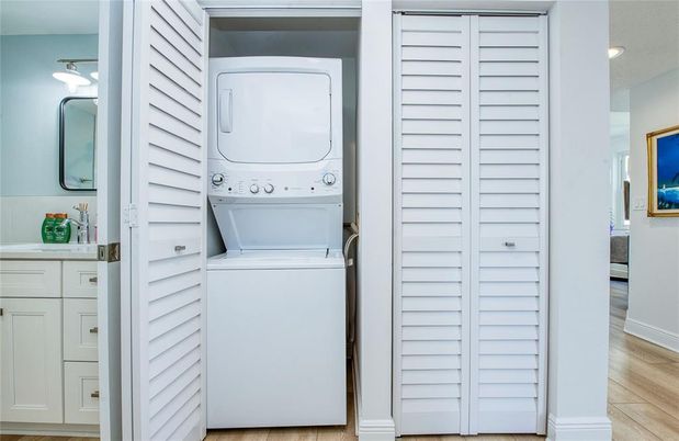 Interior, Utility Closets, Washer, Wood Texture Flooring