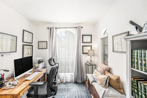 Home Office, Interior