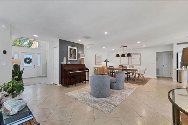 Dining room, Interior, Pendant Lights, Piano, Recessed Lighting