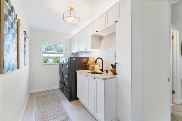 Interior, Washer, Wood Texture Flooring