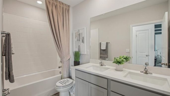 Bathroom, Dual Sink Vanities, Interior, Recessed Lighting