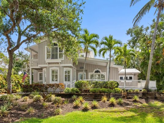 Backyard, Exterior, Facade, Farmhouse