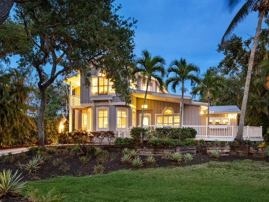 Backyard, Exterior, Facade, Farmhouse