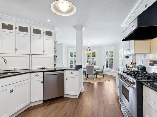 Dining room, Interior, Kitchen, Pendant Lights, Recessed Lighting, Wood Texture Flooring