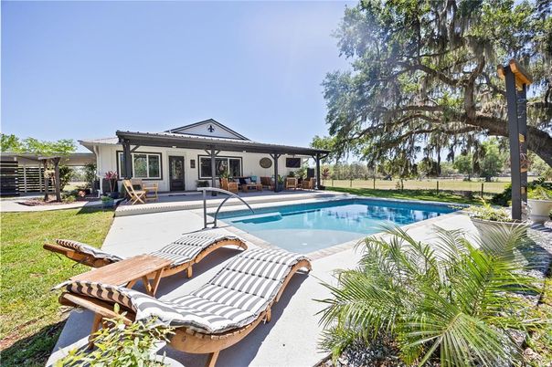 Exterior, Pool