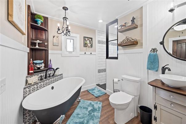 Bathroom, Free Standing Baths, Interior, Pendant Lights, Recessed Lighting, Wood Texture Flooring