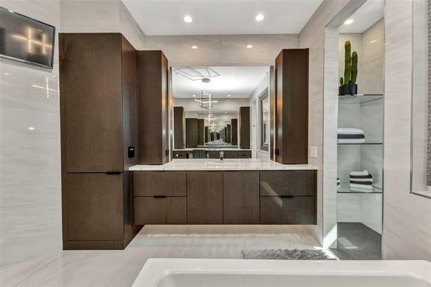 Bathroom, Dual Sink Vanities, Interior, Recessed Lighting