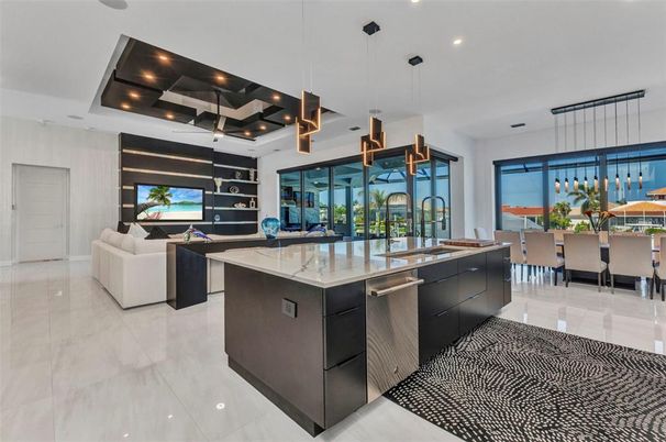 Dining room, Interior, Kitchen, Living room, Pendant Lights, Recessed Lighting, Stainless Steel Appliances