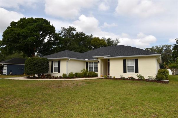 Backyard, Exterior, Facade, Ranch