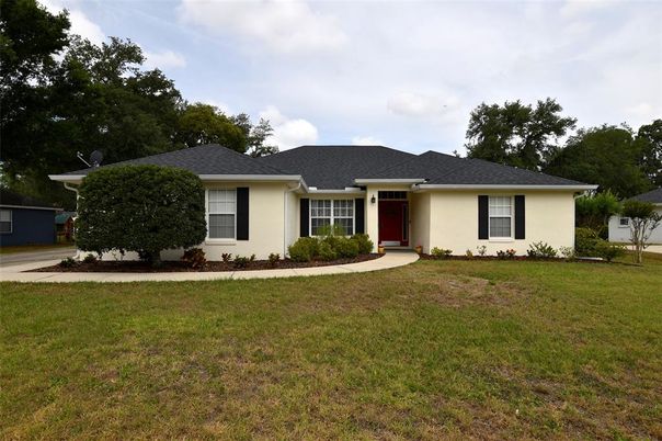 Backyard, Exterior, Facade, Ranch