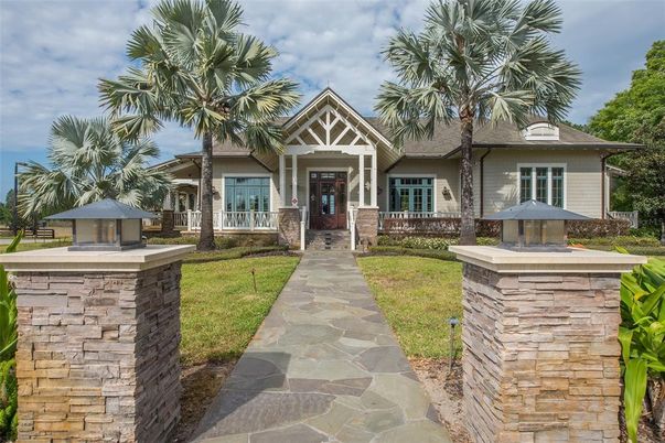 Exterior, Facade, Ranch