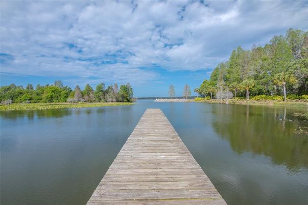 Exterior, Lake