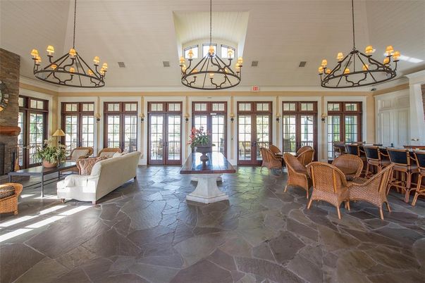 Chandelier, Interior, Living room