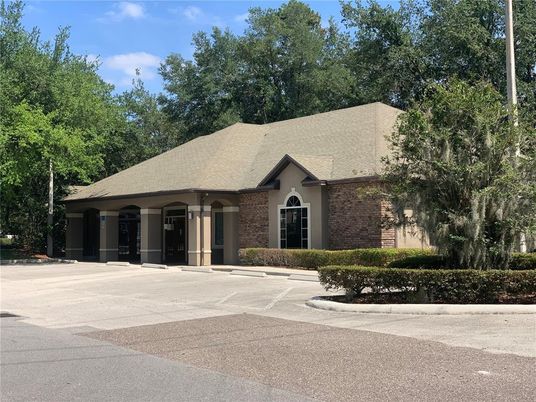 Exterior, Facade, Brick Facade, Ranch
