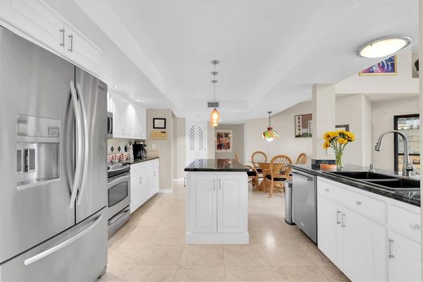 Dining room, Interior, Kitchen, Pendant Lights, Stainless Steel Appliances