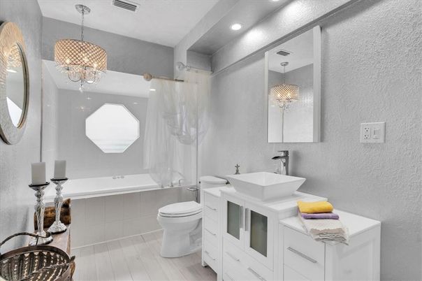 Bathroom, Chandelier, Interior, Pendant Lights, Recessed Lighting, Wood Texture Flooring