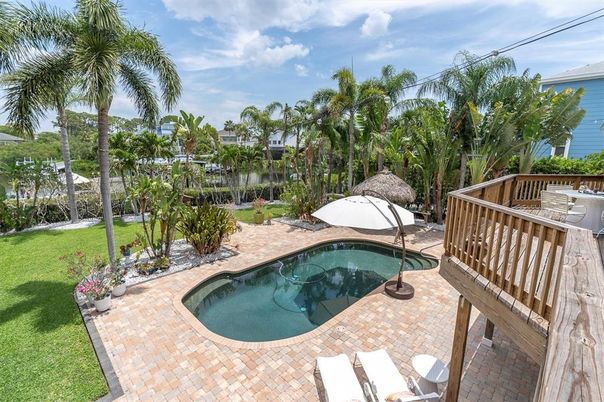 Exterior, Pool