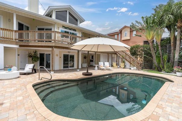 Exterior, Pool