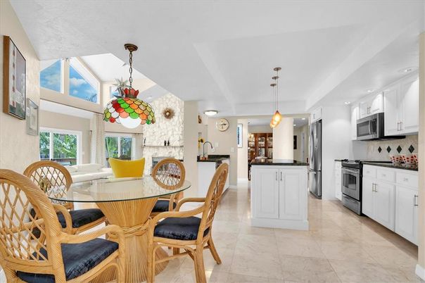Dining room, Interior, Kitchen, Pendant Lights, Recessed Lighting, Stainless Steel Appliances