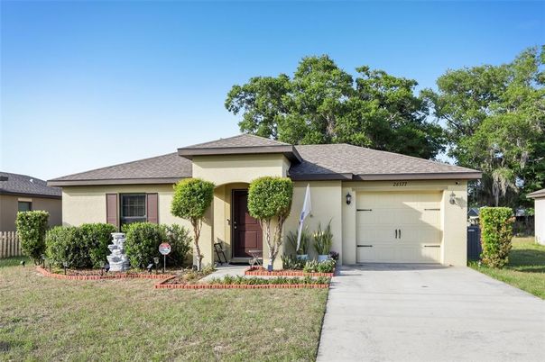 Attached, Exterior, Facade, Ranch