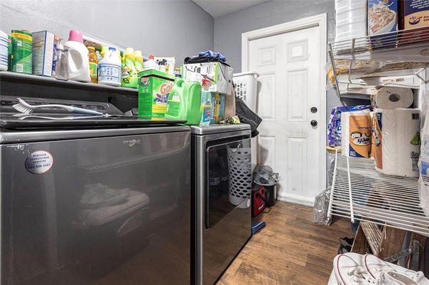 Interior, Washer, Wood Texture Flooring