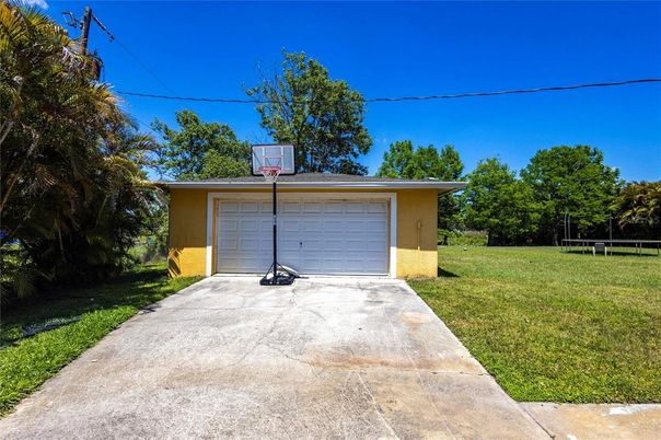 Detached Garage, Exterior