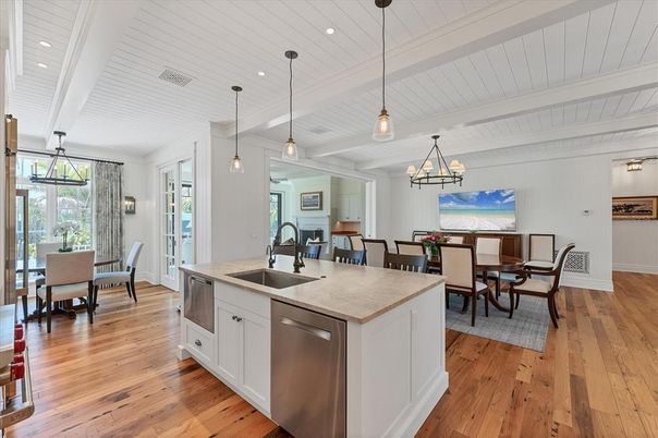 Chandelier, Dining room, Interior, Kitchen, Pendant Lights, Recessed Lighting, Wood Texture Flooring