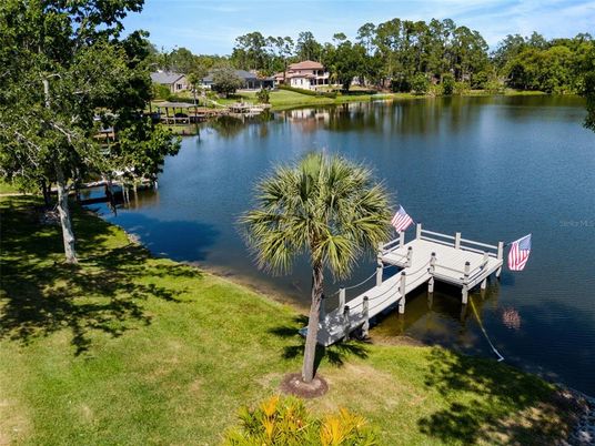 Exterior, Lake