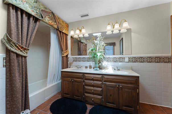 Bathroom, Dual Sink Vanities, Interior
