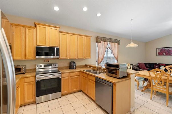 Dining room, Interior, Kitchen, Pendant Lights, Recessed Lighting, Stainless Steel Appliances