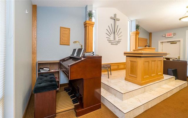 Interior, Piano